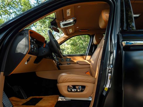 Used 2023 Rolls-Royce Cullinan Black Badge w/ Leather Finishing Pack image 21