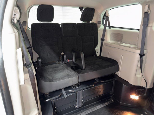 Used 2019 Dodge Grand Caravan SE FWD image 29