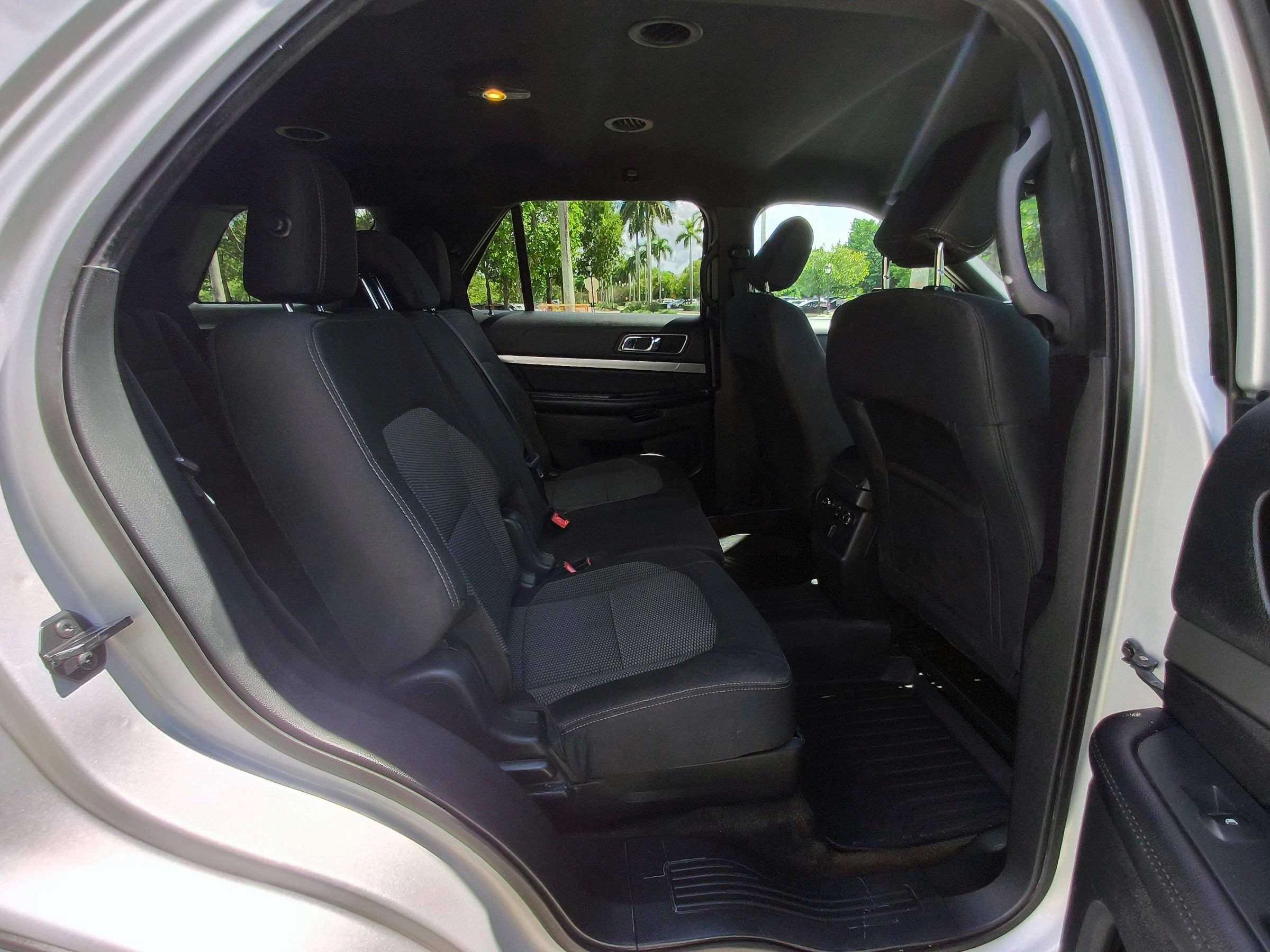 Used 2018 Ford Explorer XLT w/ Equipment Group 201A FWD image 34