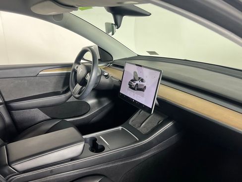 Used 2023 Tesla Model Y Long Range image 42