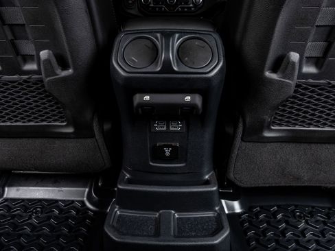 Used 2021 Jeep Wrangler Unlimited Rubicon w/ Trailer Tow Package image 33