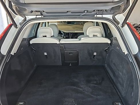 Used 2022 Volvo XC60 B5 Momentum image 19
