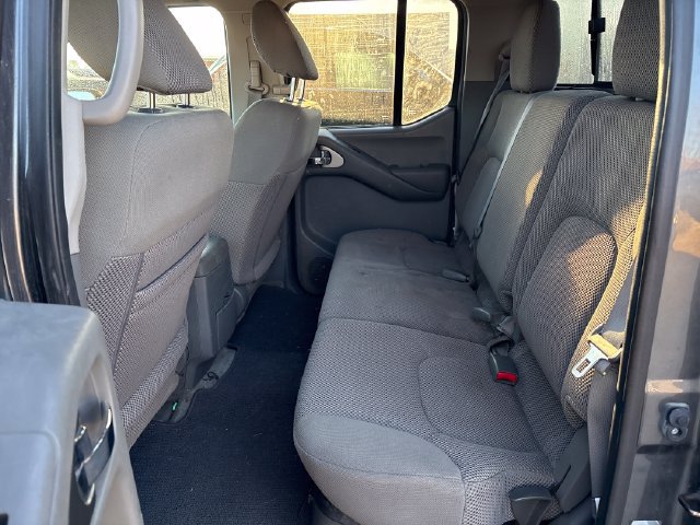 Used 2016 Nissan Frontier SV w/ SV Value Truck Package AWD/4WD image 9