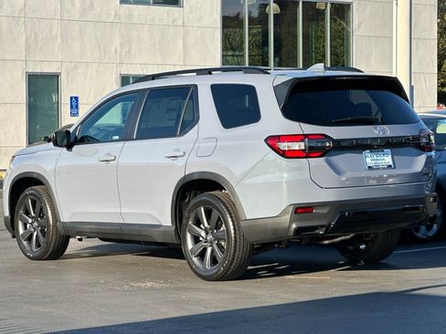 New 2026 Honda Pilot Sport image 5