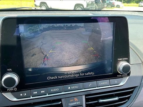 Used 2025 Nissan Altima 2.5 SV FWD image 14