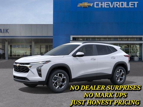 New 2026 Chevrolet Trax LT w/ Sunroof Package FWD image 2