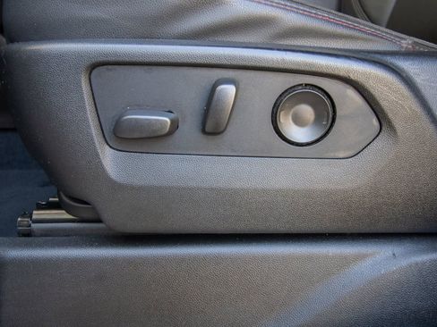 Used 2021 Chevrolet Suburban RST w/ Luxury Package image 15