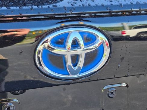 Used 2023 Toyota RAV4 LE AWD/4WD image 17