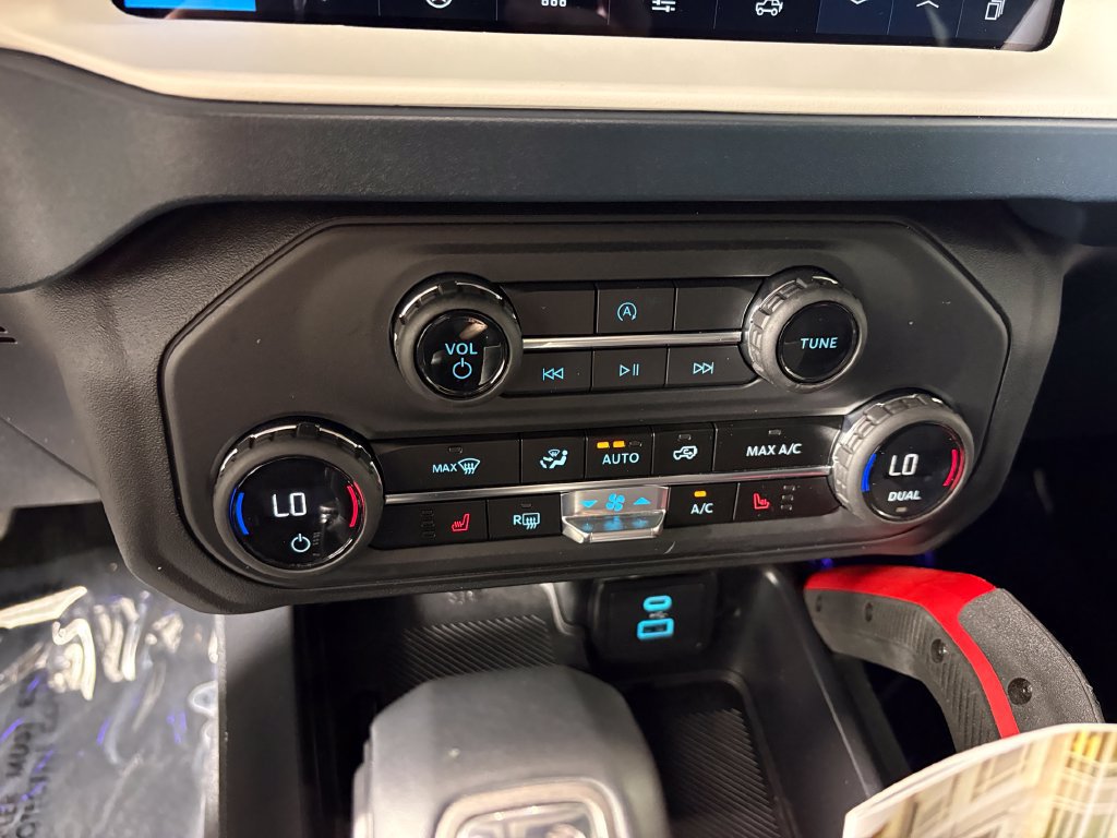 Certified 2025 Ford Bronco Heritage Edition AWD/4WD image 17