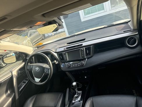 Used 2018 Toyota RAV4 Limited w/ Advanced Technology Package image 11