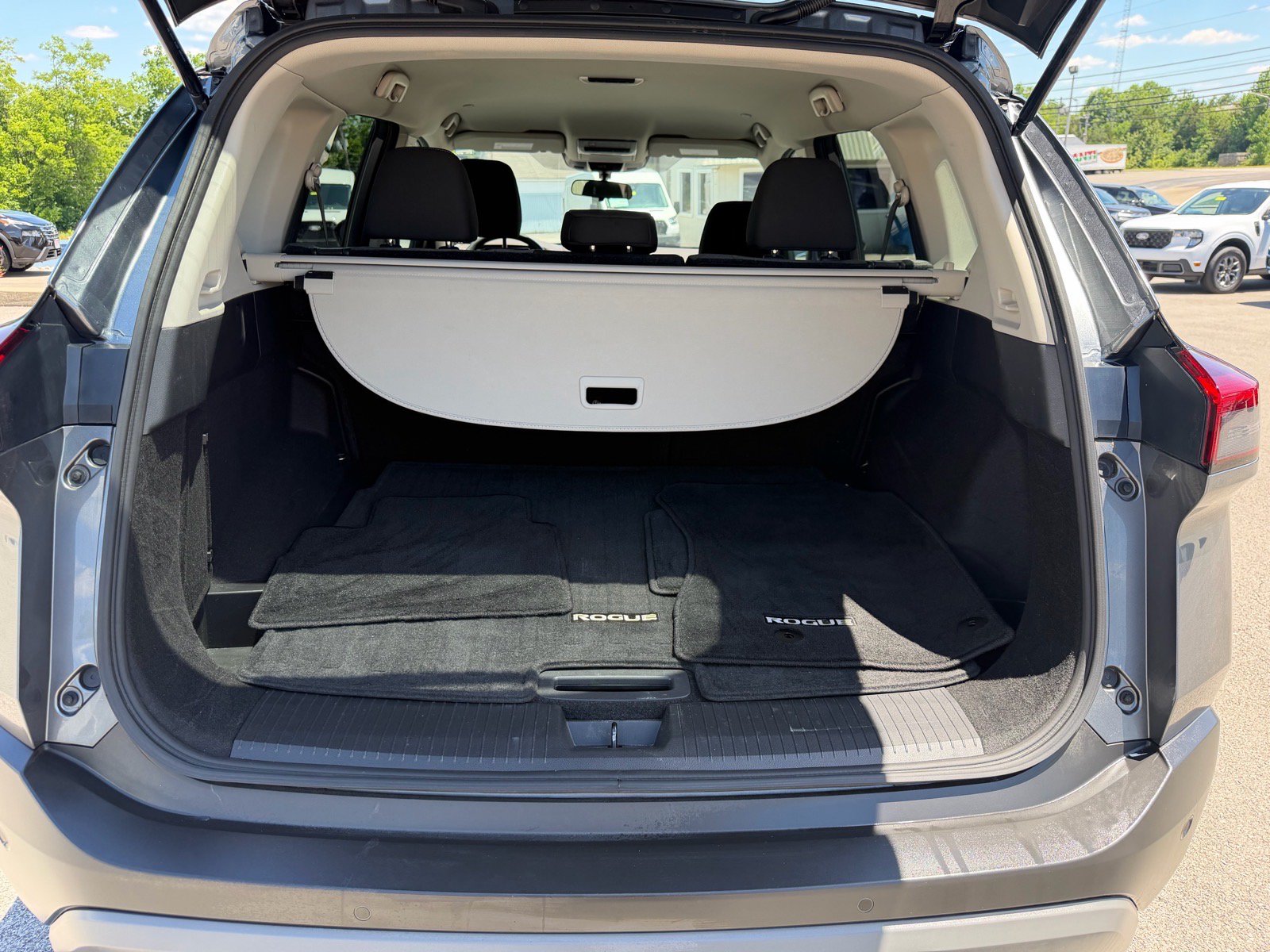 Used 2023 Nissan Rogue SV AWD/4WD image 47