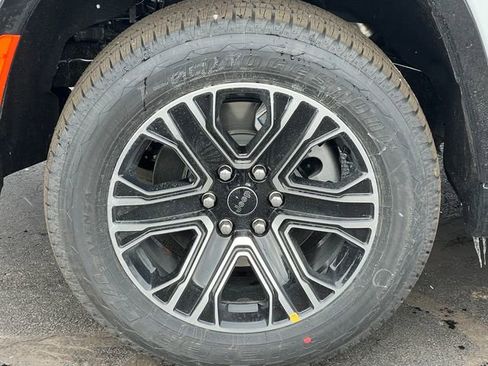 New 2026 Jeep Grand Wagoneer 4WD w/ Premium Group I image 8