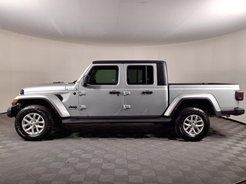 Used 2023 Jeep Gladiator Sport AWD/4WD image 4