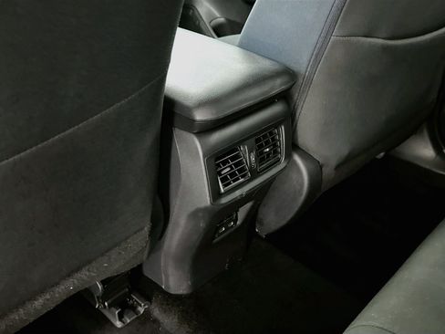 Used 2025 Toyota RAV4 XLE AWD/4WD image 28