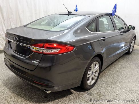 Certified 2018 Ford Fusion SE w/ Fusion SE Technology Package FWD image 8