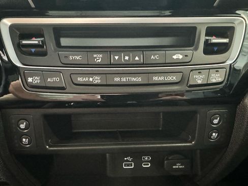 Used 2025 Honda Ridgeline Black Edition image 17