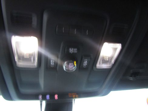 Used 2022 Chevrolet Tahoe Z71 w/ Luxury Package image 21