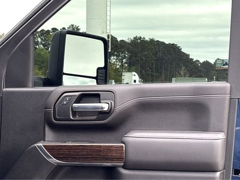 Used 2022 GMC Sierra 2500 SLE w/ SLE Value Package; image 15