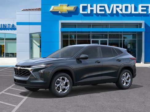 New 2026 Chevrolet Trax LS w/ LS Convenience Package FWD image 2