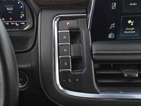 Used 2024 Chevrolet Suburban Premier image 20