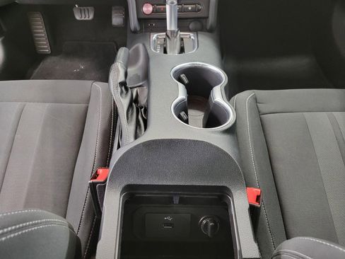 Used 2018 Ford Mustang Coupe RWD image 19