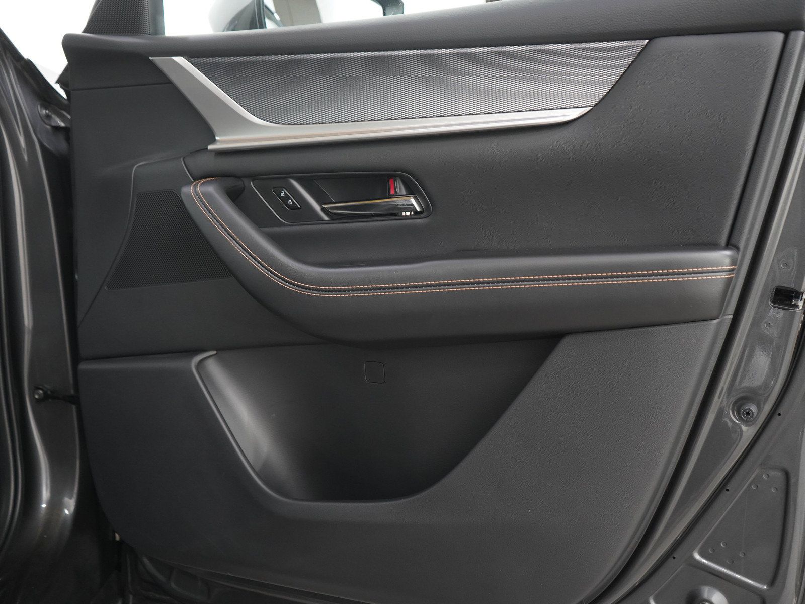 Certified 2024 MAZDA CX-90 Plug-In Hybrid w/ Preferred AWD/4WD image 9
