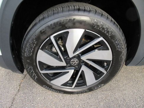 Used 2025 Volkswagen Atlas SE image 10