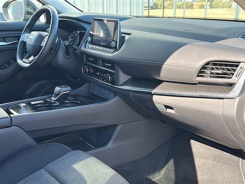 Certified 2025 Nissan Rogue SV image 22