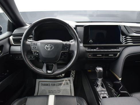 Used 2025 Toyota Camry SE image 14