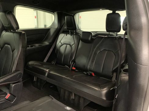 Used 2025 Chrysler Pacifica Select FWD image 20
