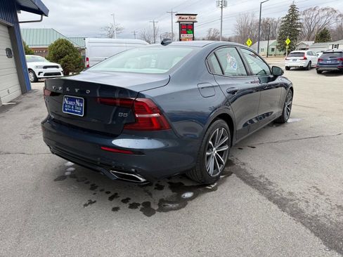 Used 2022 Volvo S60 B5 Inscription image 5