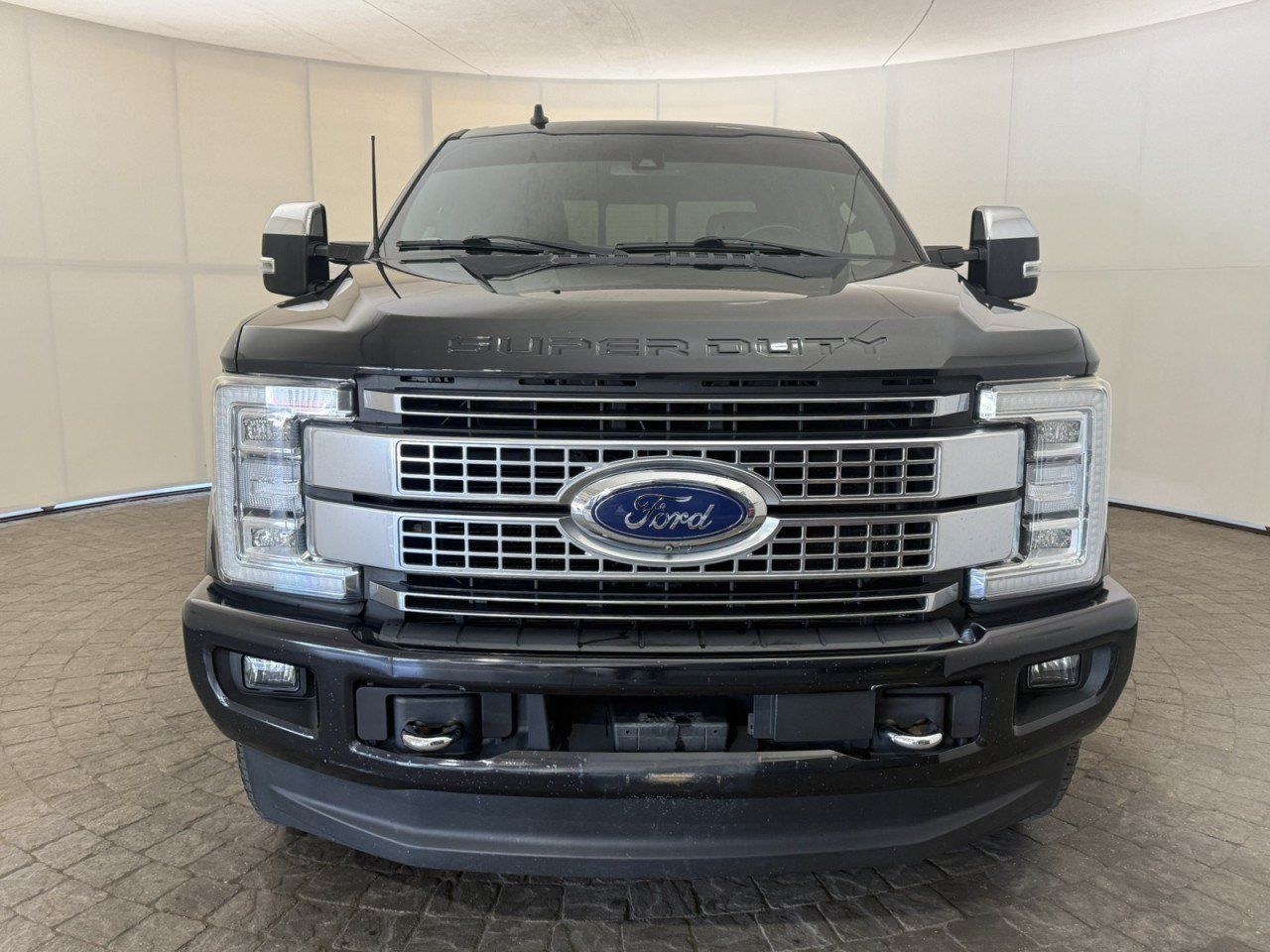Certified 2019 Ford F250 Platinum w/ Platinum Ultimate Package AWD/4WD image 2