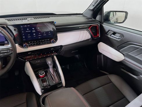 Used 2024 GMC Canyon AT4X image 21