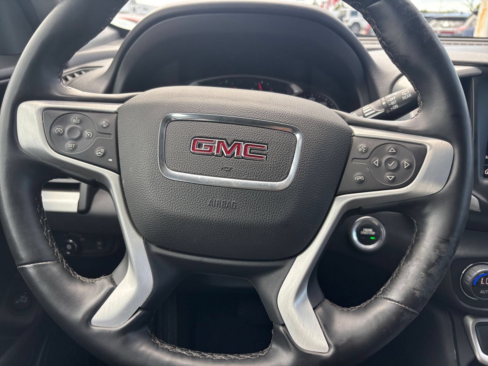 Used 2024 GMC Terrain SLT AWD/4WD image 28