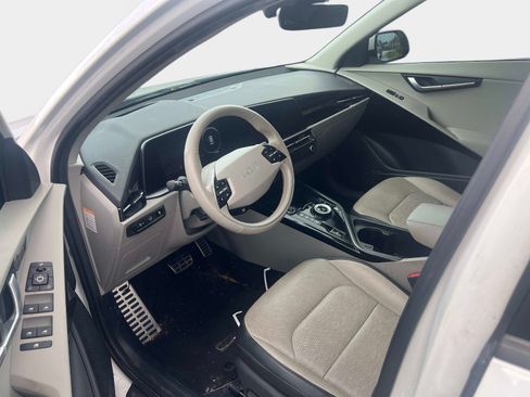 Certified 2023 Kia Niro Wave w/ Wave Preserve Package FWD image 8