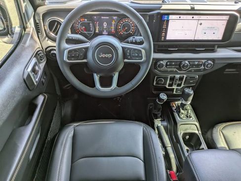 Used 2024 Jeep Wrangler Unlimited Sahara AWD/4WD image 16