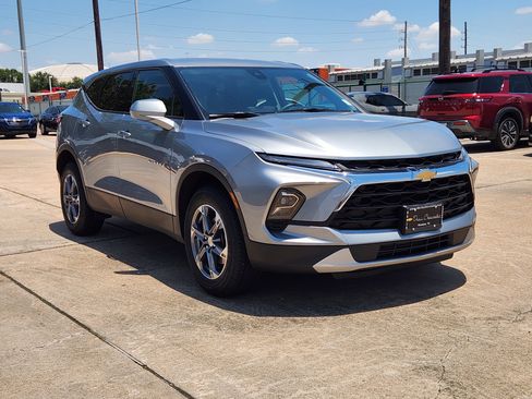 Used 2025 Chevrolet Blazer LT FWD image 4