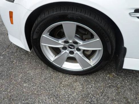 Used 2008 Pontiac G8 w/ Premium Package RWD image 13