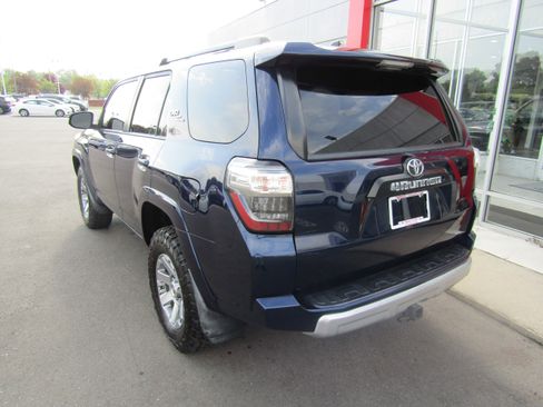 Used 2019 Toyota 4Runner TRD Off-Road AWD/4WD image 7