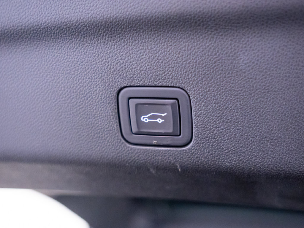Used 2024 GMC Yukon XL Denali AWD/4WD image 37