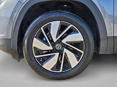 Used 2025 Volkswagen Atlas SE FWD image 24