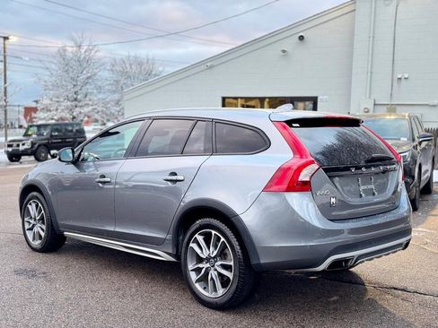 Used 2018 Volvo V60 T5 Cross Country w/ Convenience Package image 4