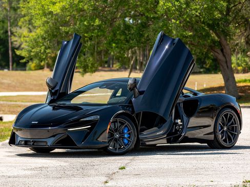 Used 2023 McLaren Artura image 5