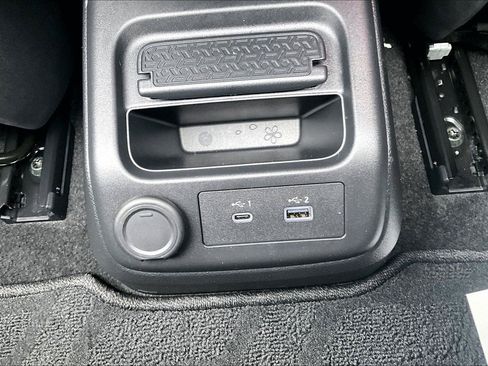 Used 2024 Nissan Ariya AWD image 16