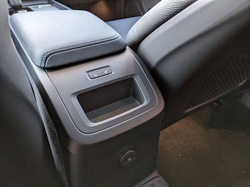 Certified 2025 Volvo XC60 T8 Plus w/ Protection Package Premier image 24