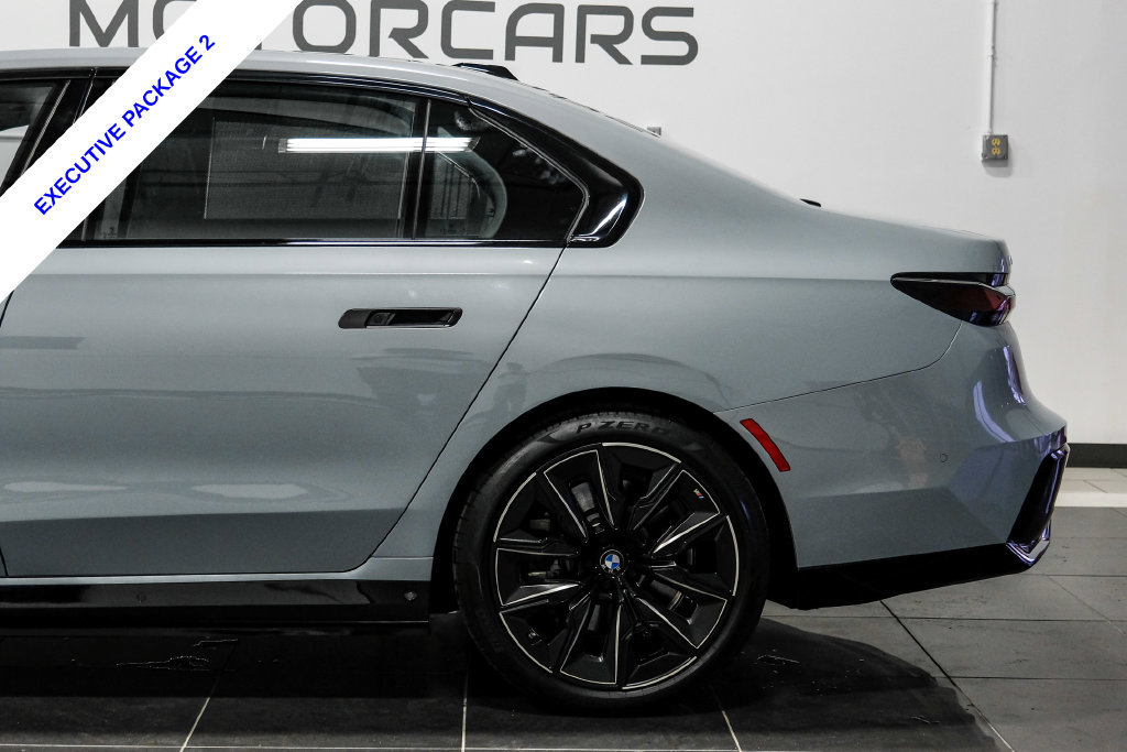 Used 2023 BMW i7 xDrive60 AWD/4WD image 14