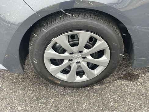 Used 2025 Toyota Corolla LE image 11