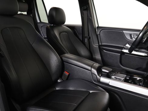 Used 2021 Mercedes-Benz GLB 250 4MATIC w/ Premium Package image 29