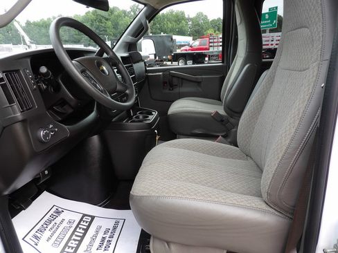 Used 2025 Chevrolet Express 3500 LS RWD image 17