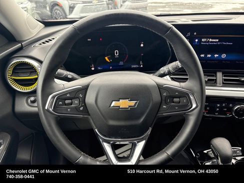 Used 2024 Chevrolet Trax LT w/ LT Convenience Package image 16